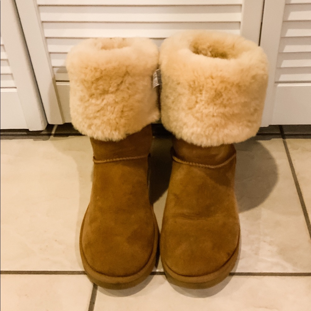UGG Classic II Tall Boots Size 9 - Chestnut